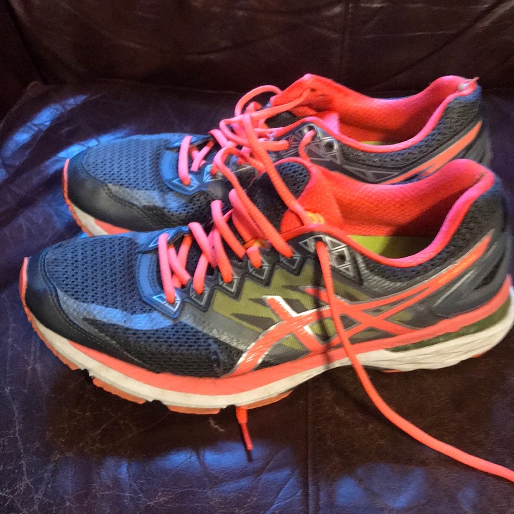 Women’s ASICS Sz 11